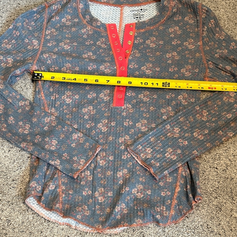 New Natural Life Reagan Thermal Henley ~ Slate Floral Blooms - Picture 5 of 8